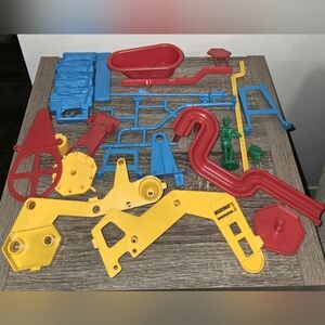 2005 Mouse Trap Game Replacement Parts 20 Pieces w/Instructions INCOMPLETE See D